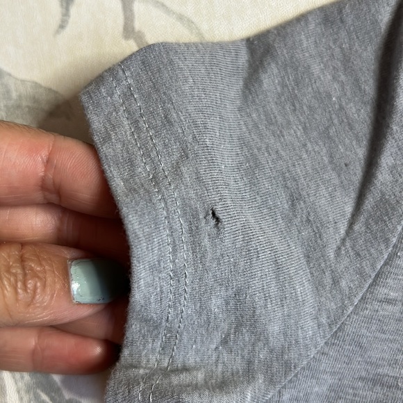 UNDER ARMOUR | GIRL'S LOOSE HEAT GEAR TEE - Picture 9 of 9